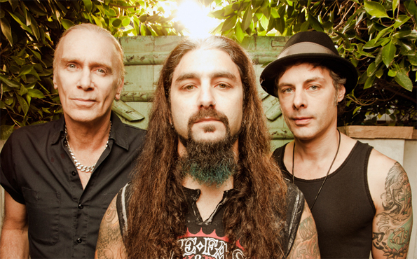 winery-dogs-2013-0