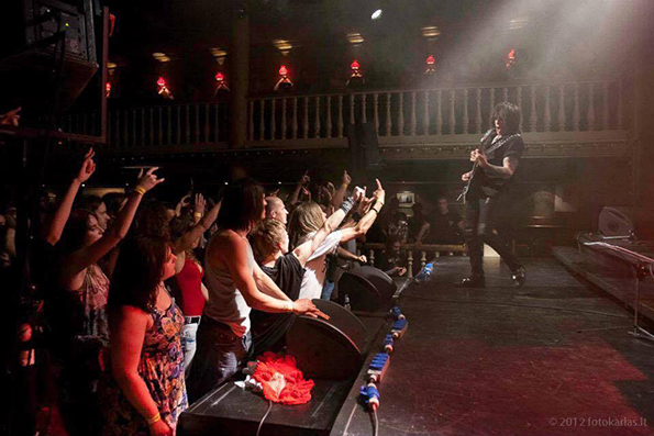 Michael Angelo Batio astounds another audience with his playing. 