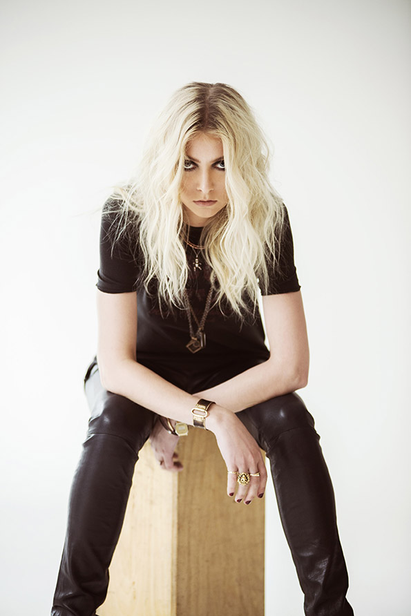 Taylor Momsen - Photo by Andrew Lipovsky