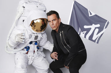 Sebastian Maniscalco to host the 2019 MTV “VMAs”