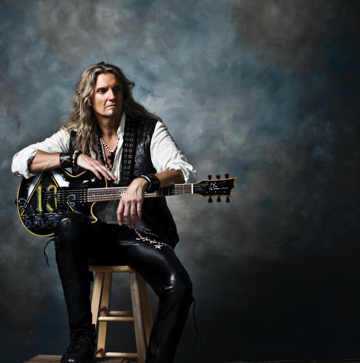 メロハーAOR◆JOEL HOEKSTRA'S 13/RUNNING GAMES Joel Hoekstra's 13 - Running Games song sampler - YouTube