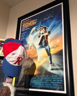 I recently made a quick trip north to meet the one and only Huey Lewis! 

It’s one of my all-time favorites because nothing screams “The ’80s” quite like Huey Lewis & The News, Michael J. Fox, and the late, great Drew Struzan, the legendary illustrator behind so many of the classic movie posters we grew up on. 🍻 

#hueylewis #backtothefuture #80sthrowback #80s #thepoweroflove #sports #drewstruzan #michaeljfox