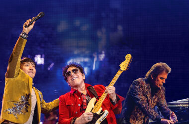 Journey - Photo L-R: Arnel Pineda, Neal Schon, Jonathan Cain