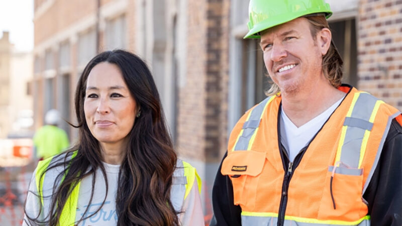 Fixer Upper The Hotel - Chip and Joanna Gaines