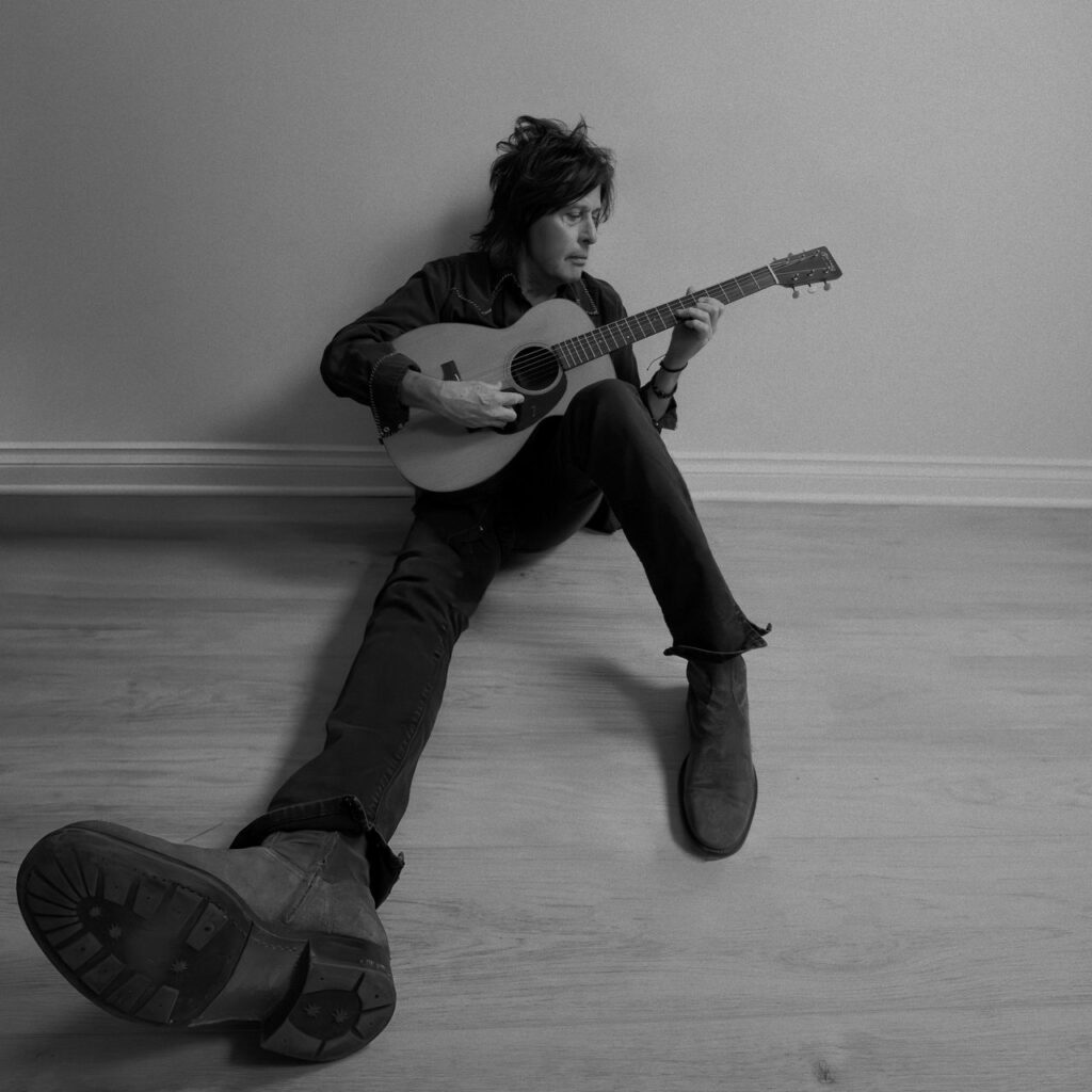 Dean DeLeo - Photo by Wendybird Fotos